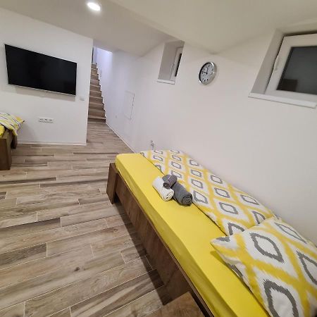 Apartment Dinlux Μαριμπόρ Εξωτερικό φωτογραφία